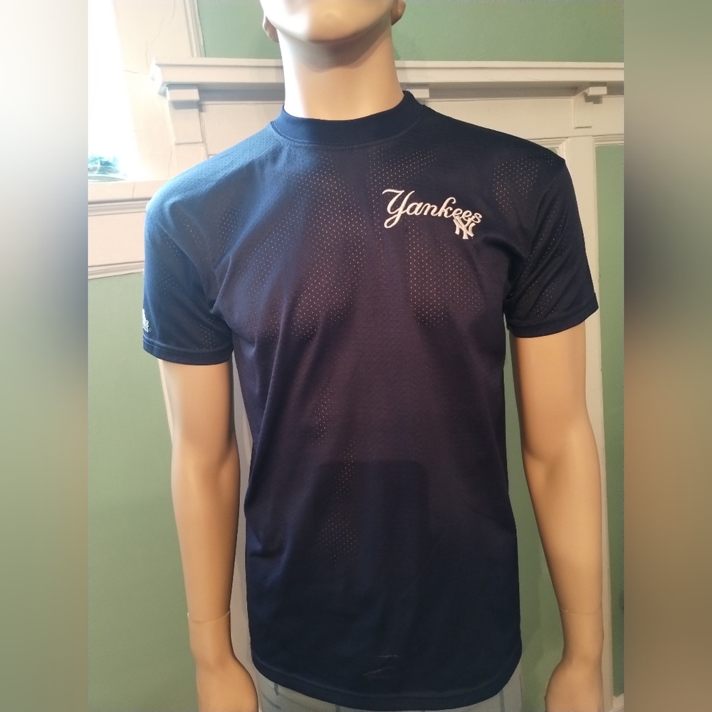 Majestic Yankees Baseball Shirt Size XL